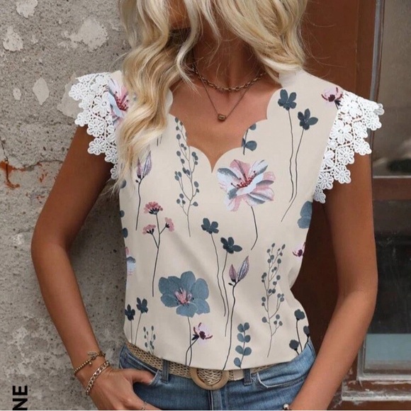 SHEIN Cream Floral Blouse with White Lace Sleeves - Picture 8 of 14